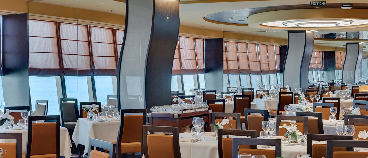 One of the included á la carte main dining rooms