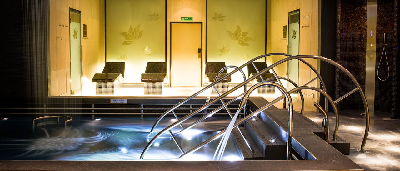 Heated thermal beds in the spa