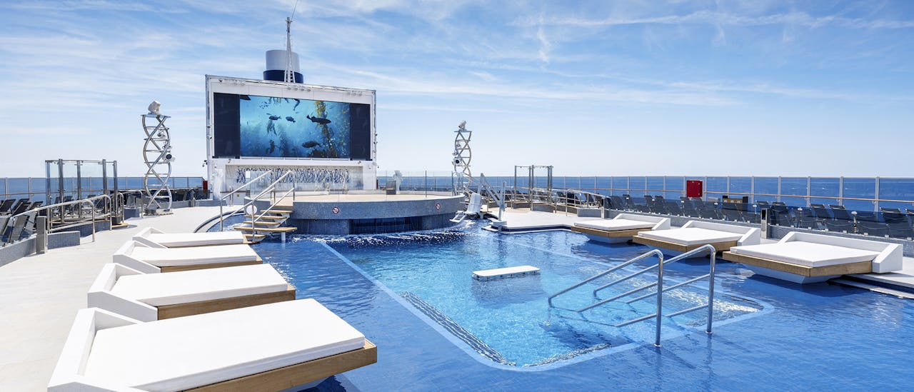 The main pool - Long Island Pool has two different depths